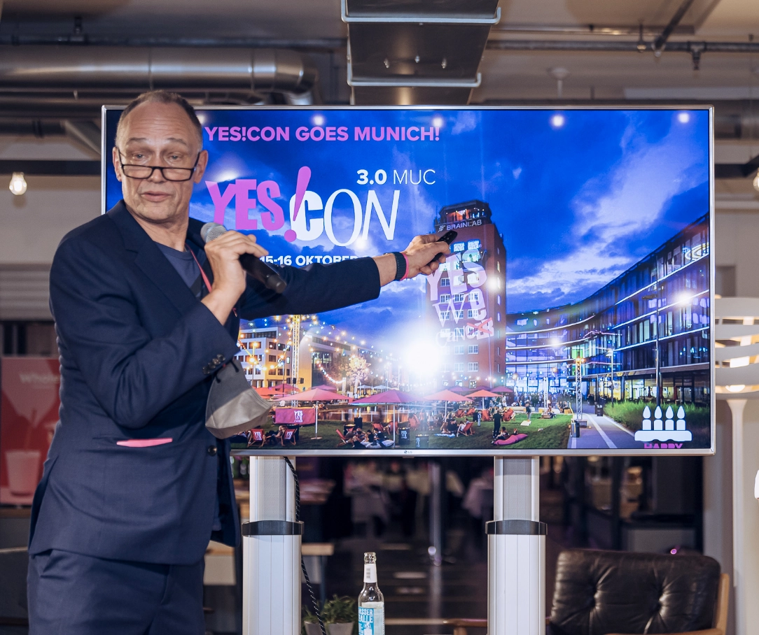 Photo credit: Founder Jörg A. Hoppe at YES!CON 2.0. Copyright © yeswecan!cer, Courtesy of Julia Schoierer
